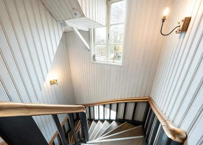 Garden Next To Telliskivi & Old Town 탈린