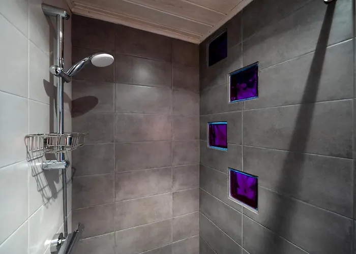 Garden Next To Telliskivi & Old Town 탈린